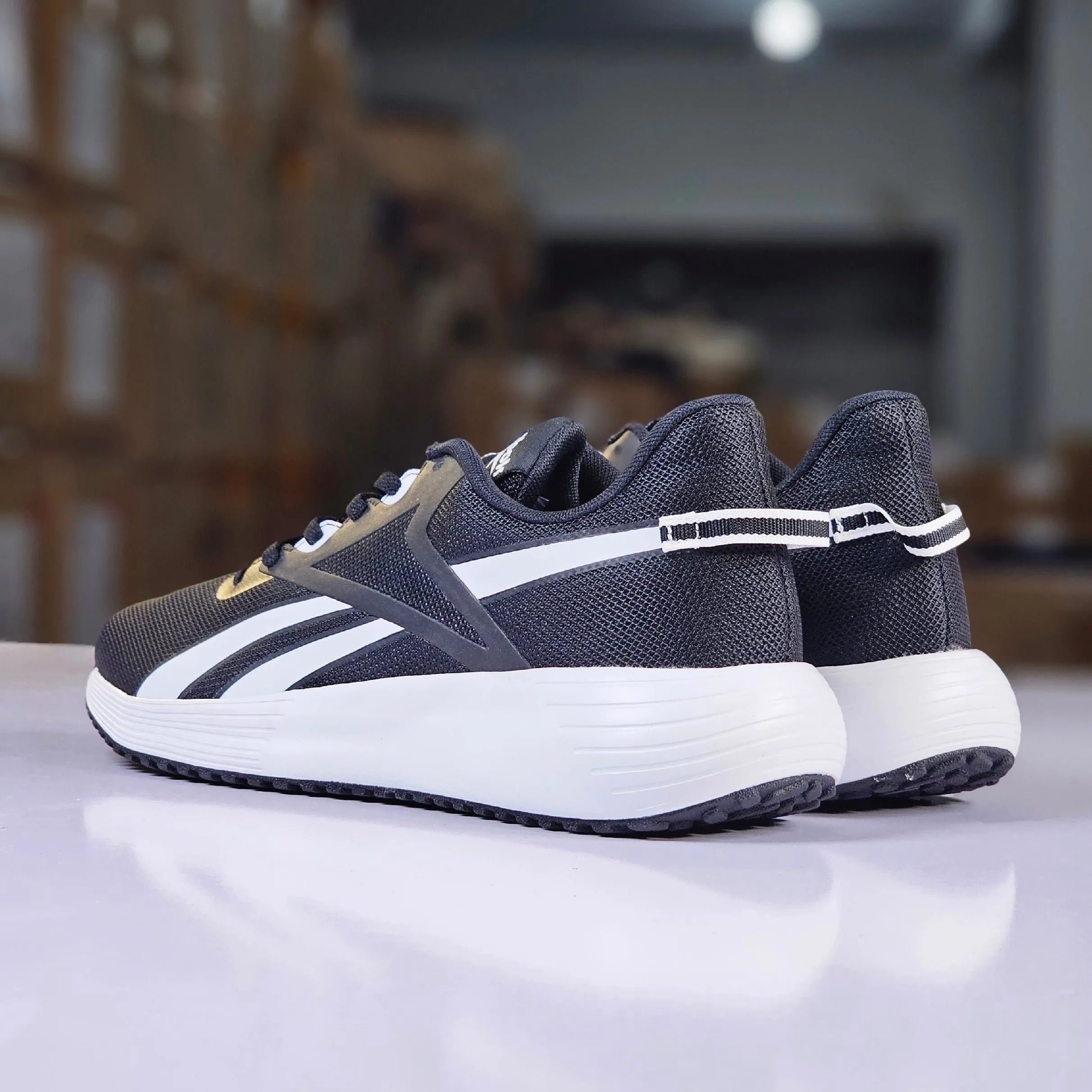 R2 - Men's Reebok Lite Plus 3