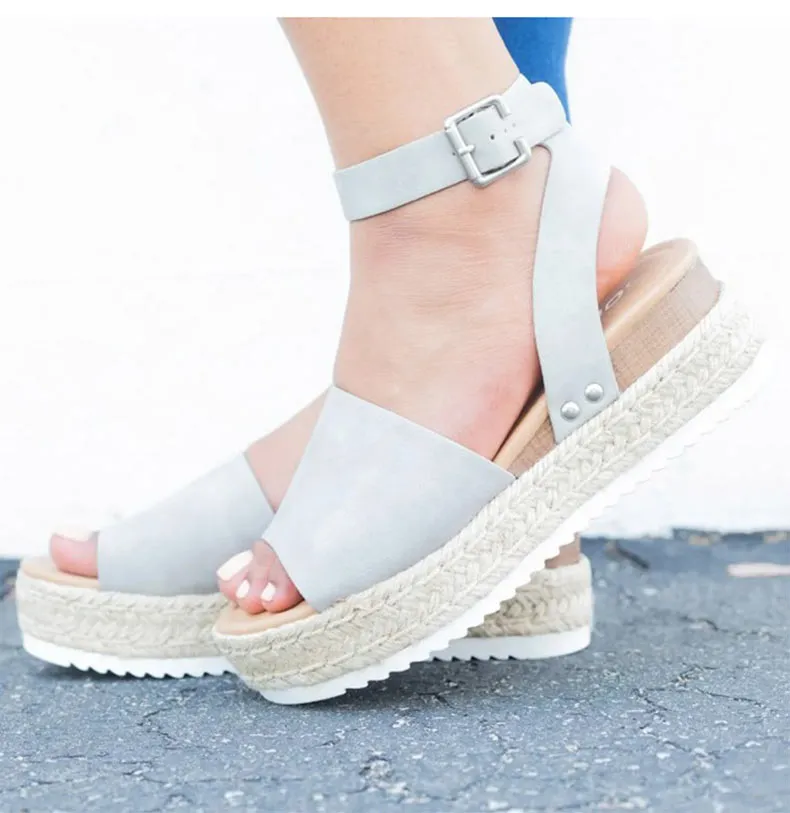 Trendy Leisure Ladies' Platform Leather Sandals With Buckle Strap Plus Size
