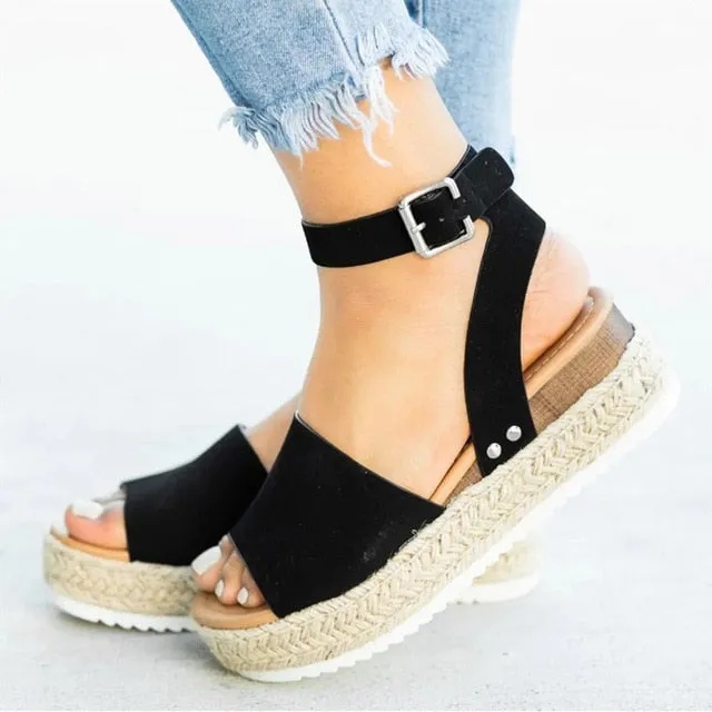 Trendy Leisure Ladies' Platform Leather Sandals With Buckle Strap Plus Size