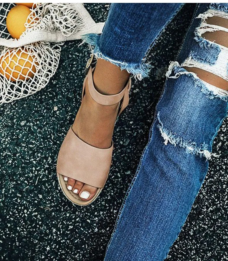 Trendy Leisure Ladies' Platform Leather Sandals With Buckle Strap Plus Size