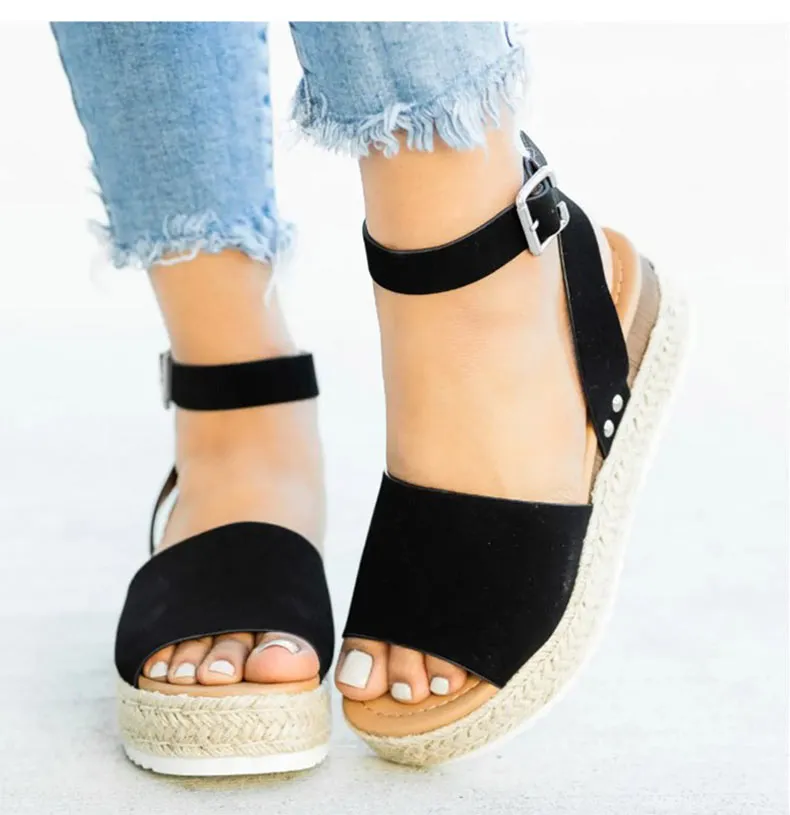 Trendy Leisure Ladies' Platform Leather Sandals With Buckle Strap Plus Size