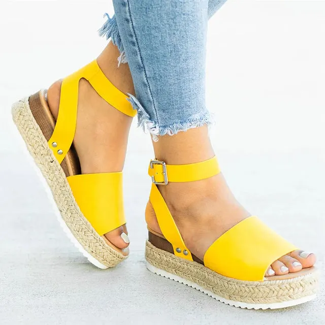 Trendy Leisure Ladies' Platform Leather Sandals With Buckle Strap Plus Size
