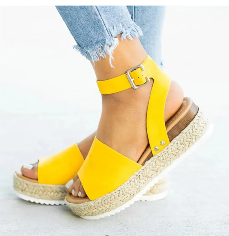 Trendy Leisure Ladies' Platform Leather Sandals With Buckle Strap Plus Size