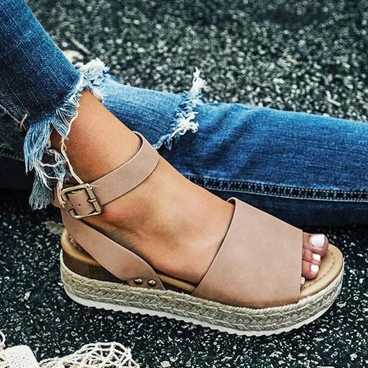 Trendy Leisure Ladies' Platform Leather Sandals With Buckle Strap Plus Size
