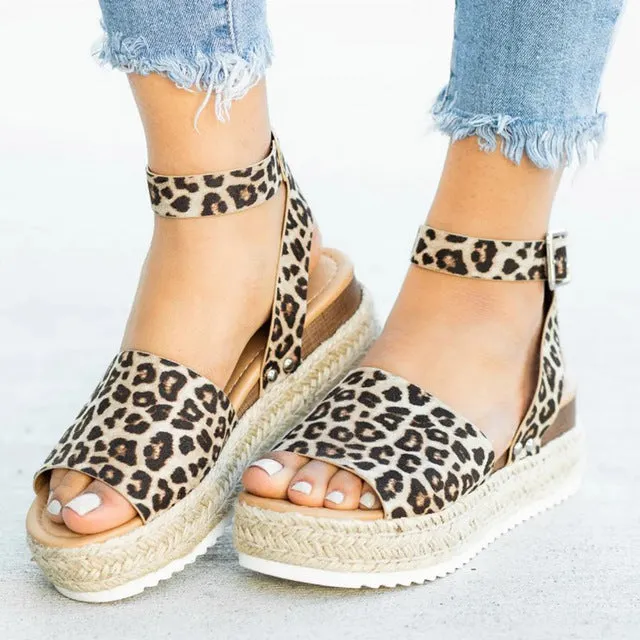 Trendy Leisure Ladies' Platform Leather Sandals With Buckle Strap Plus Size