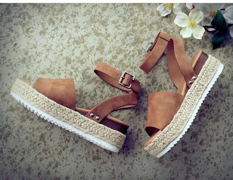Trendy Leisure Ladies' Platform Leather Sandals With Buckle Strap Plus Size