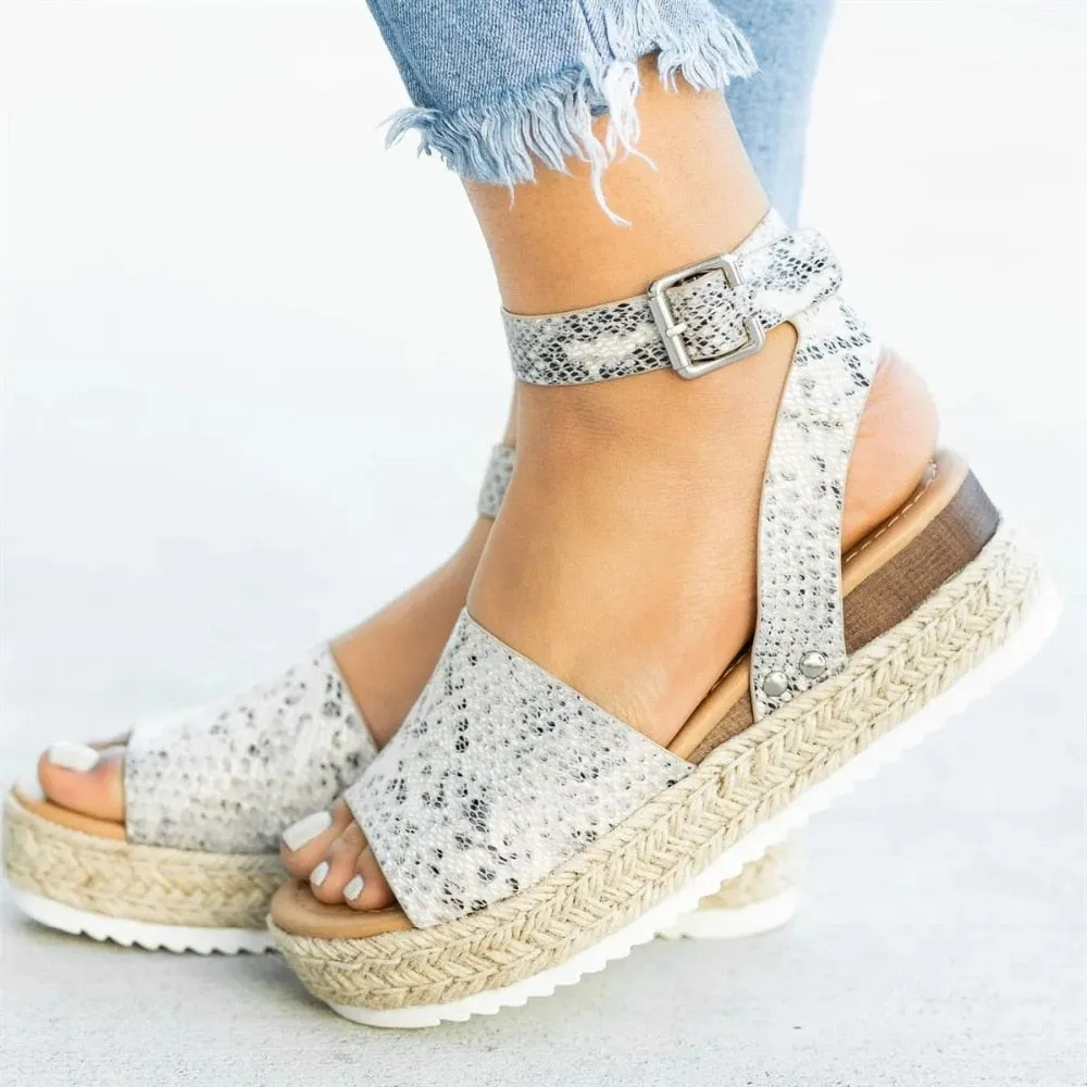 Trendy Leisure Ladies' Platform Leather Sandals With Buckle Strap Plus Size